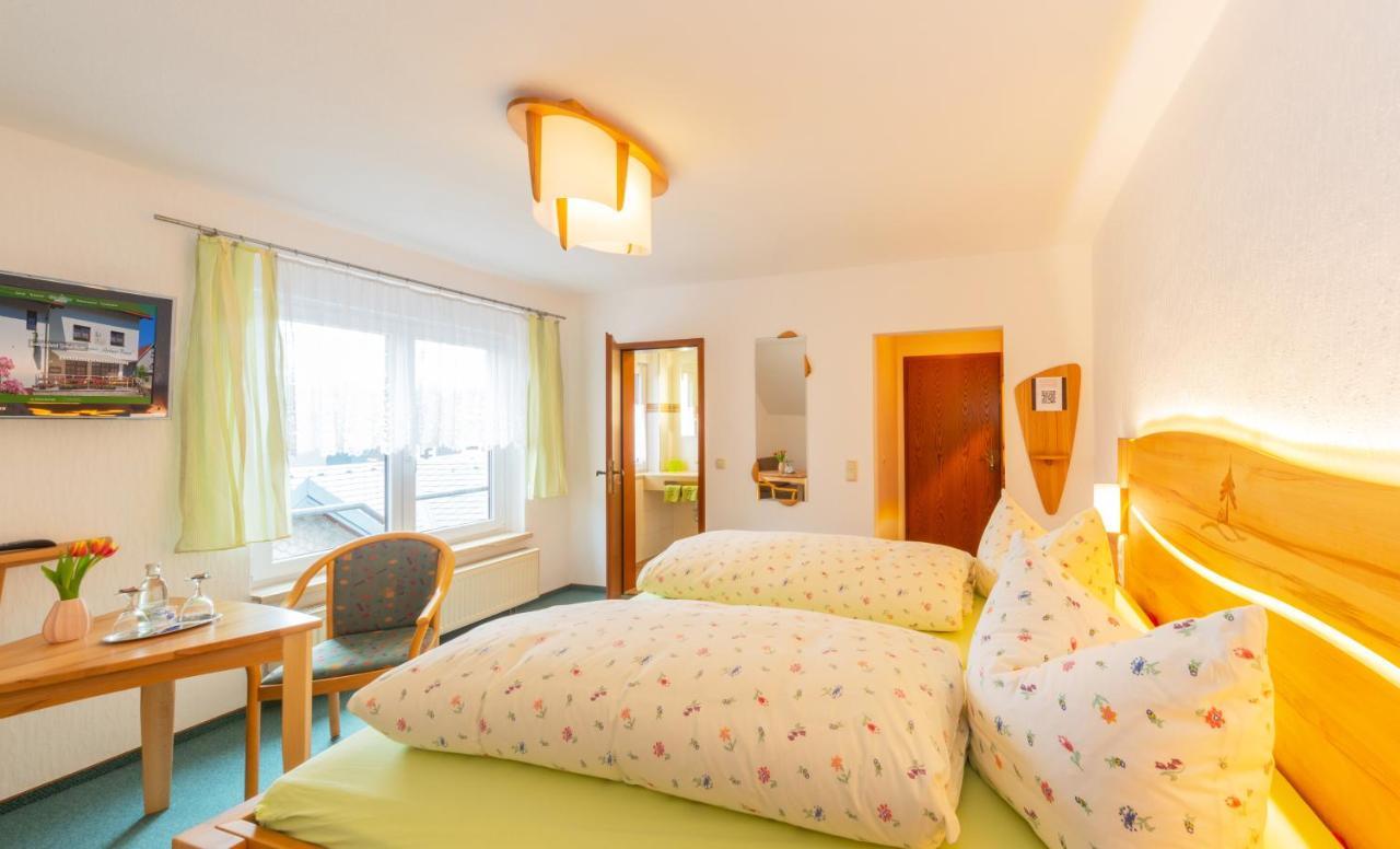 Rennsteighotel Gruener Baum Schmiedefeld am Rennsteig Bagian luar foto