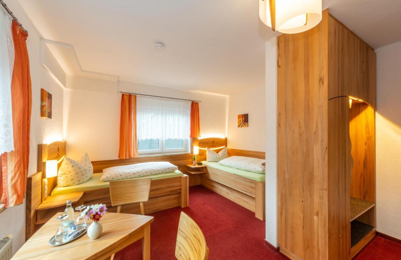 Rennsteighotel Gruener Baum Schmiedefeld am Rennsteig Bagian luar foto