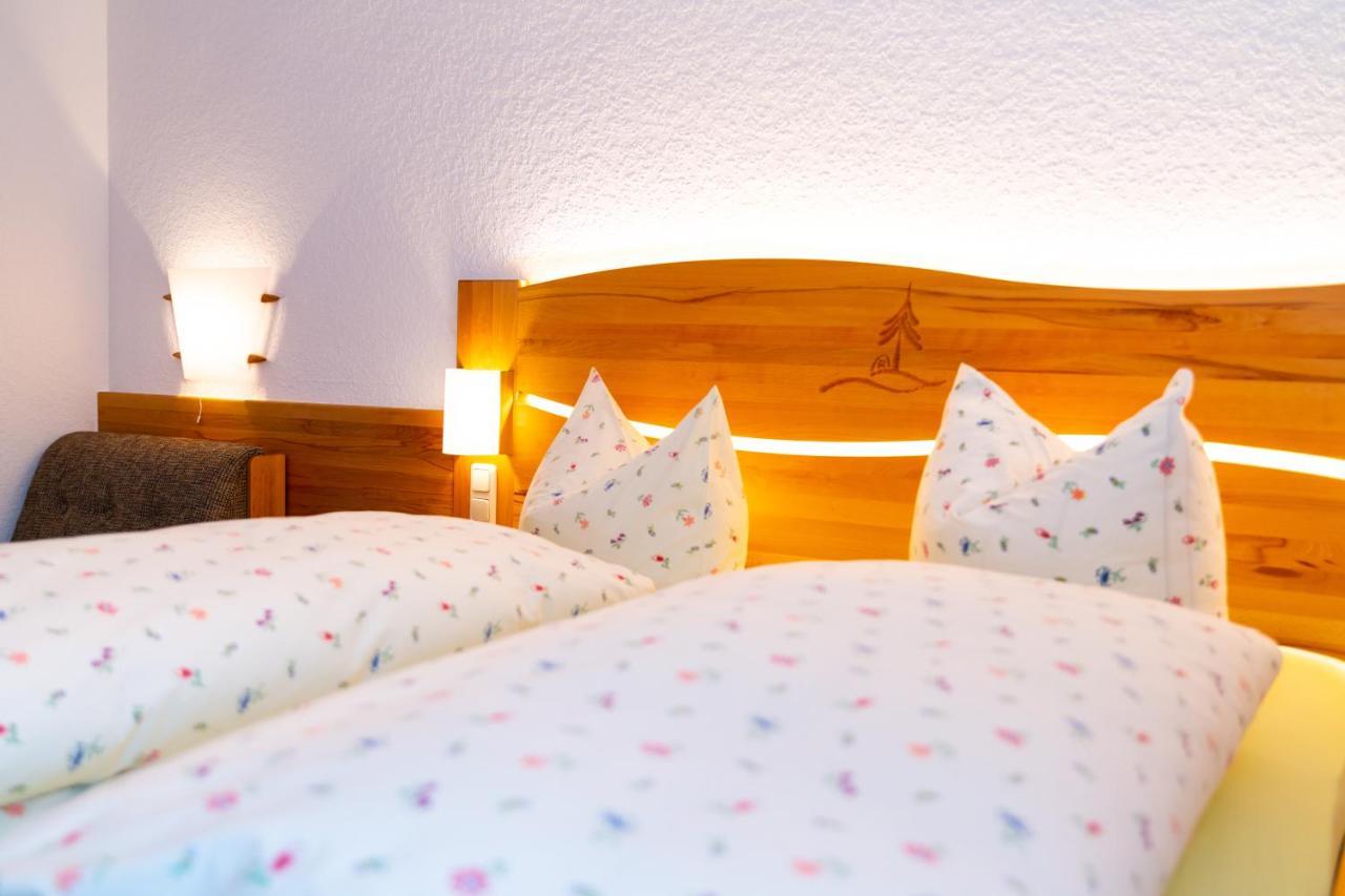 Rennsteighotel Gruener Baum Schmiedefeld am Rennsteig Bagian luar foto